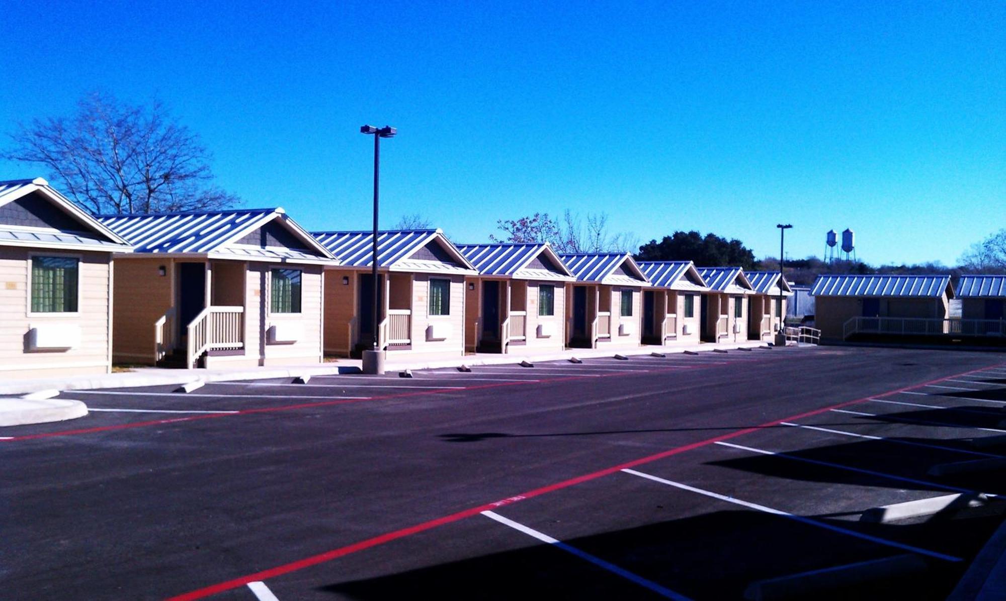 Fieldhouse Inn & Conference Center Kenedy Εξωτερικό φωτογραφία