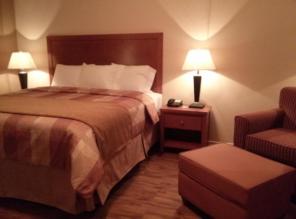 Fieldhouse Inn & Conference Center Kenedy Δωμάτιο φωτογραφία
